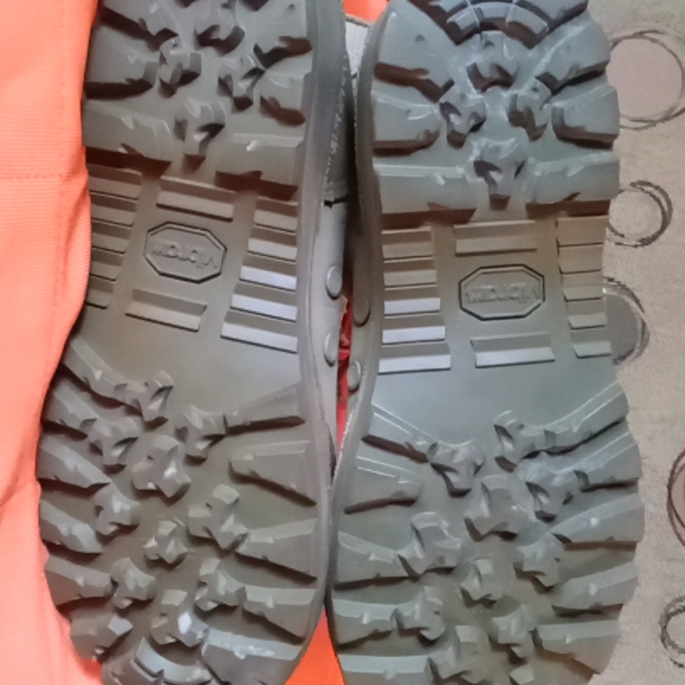 Boots - Picture 3 of 4